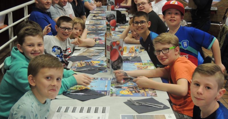 Moment de convivialité au bowling de Sportica